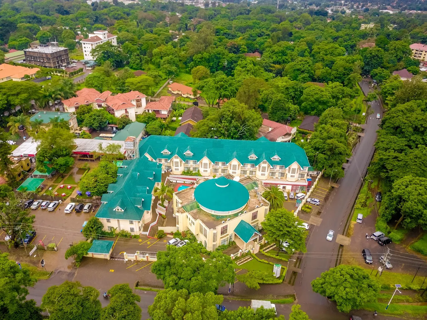 Gold Crest Hotel - Gallery Image 2