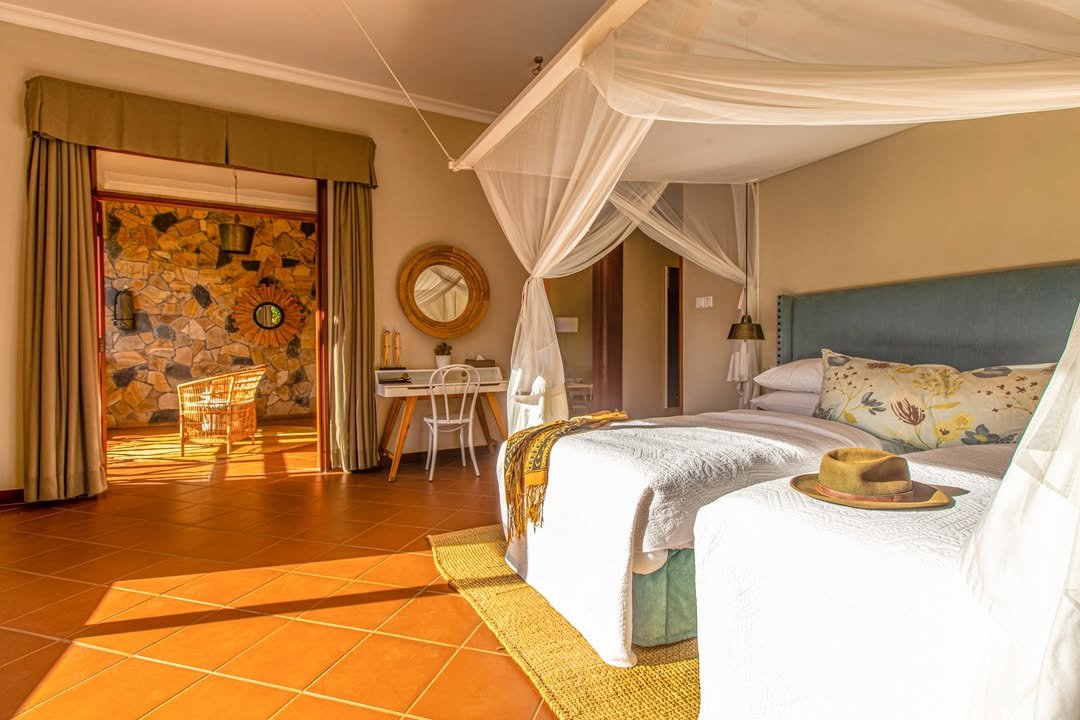 Acacia Farm Lodge - Gallery Image 1