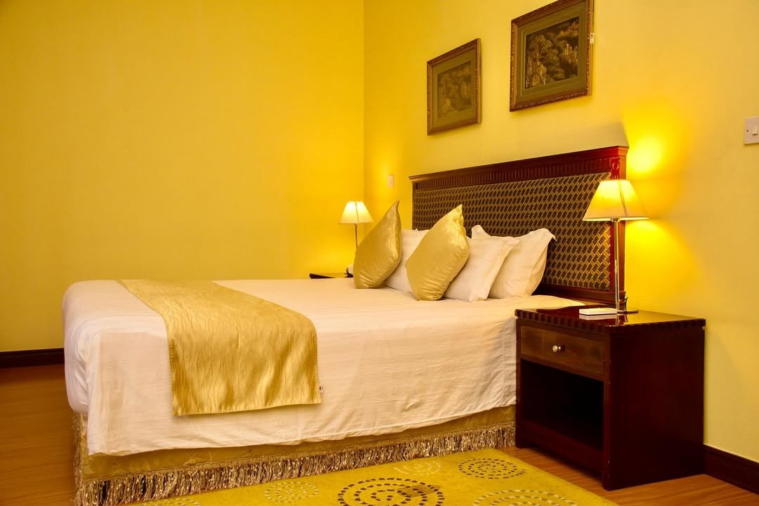 Gold Crest Hotel - Gallery Image 2